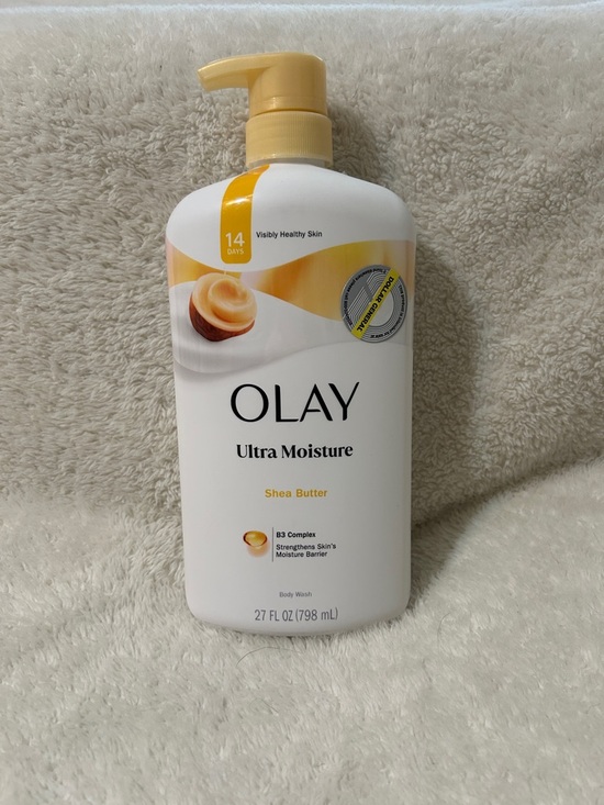 OLAY Other - OLAY Ultra Moisture Shea Butter Body Wash - White & Yellow